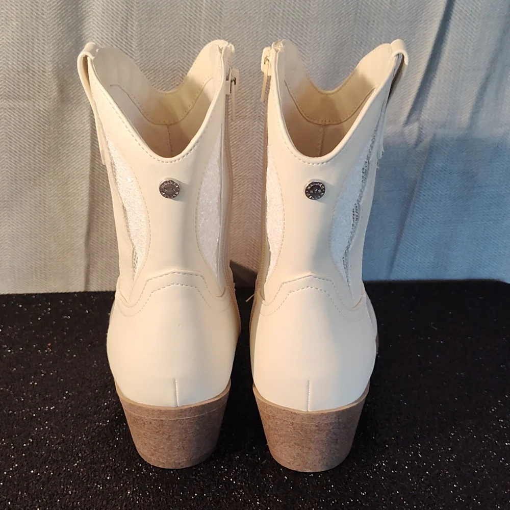 Madden NYC Boots - Picture 4 of 9
